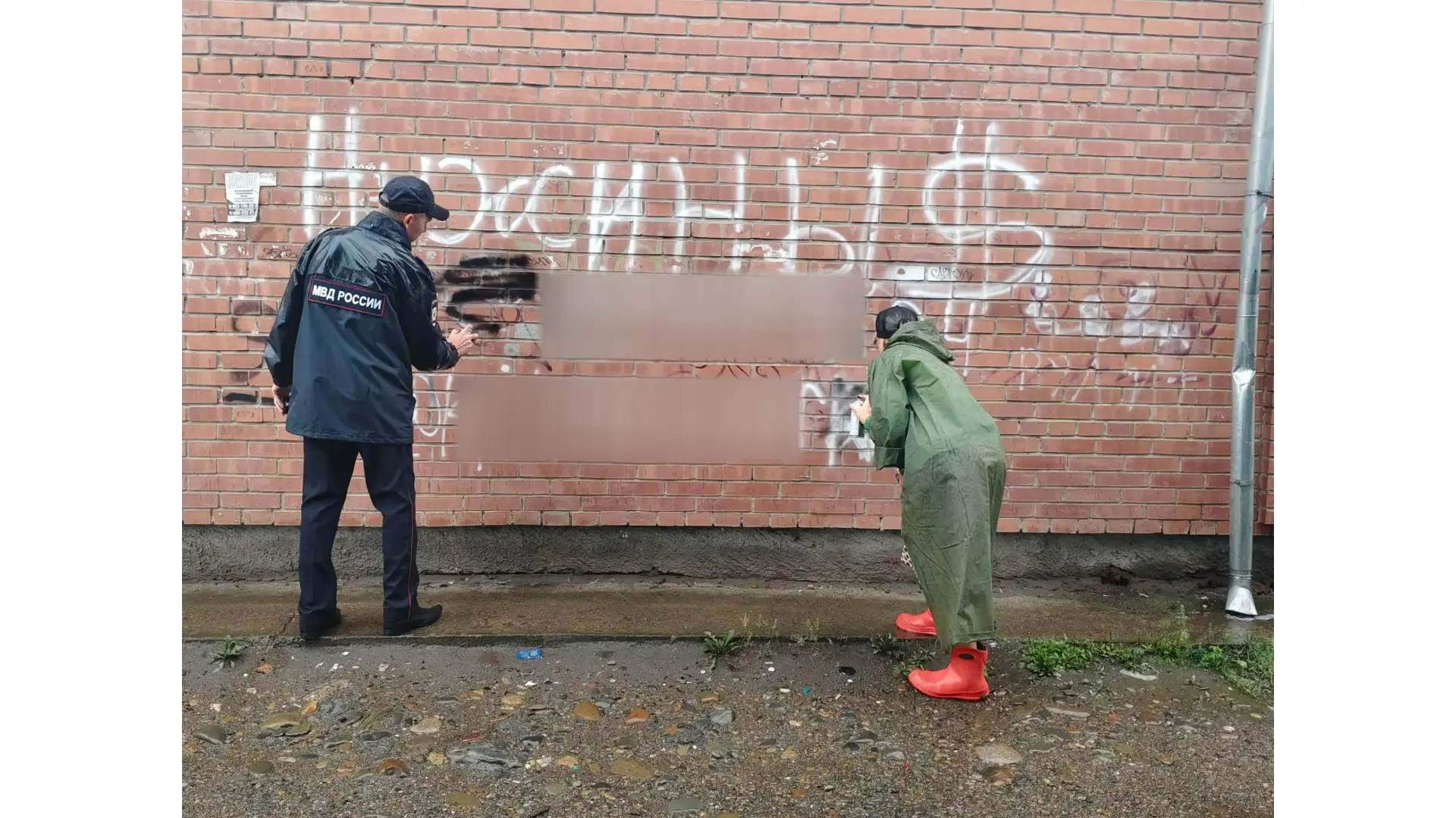 В Абакане полицейские, общественники и волонтёры вышли на борьбу с наркорекламой ☘️

В рамках масшта