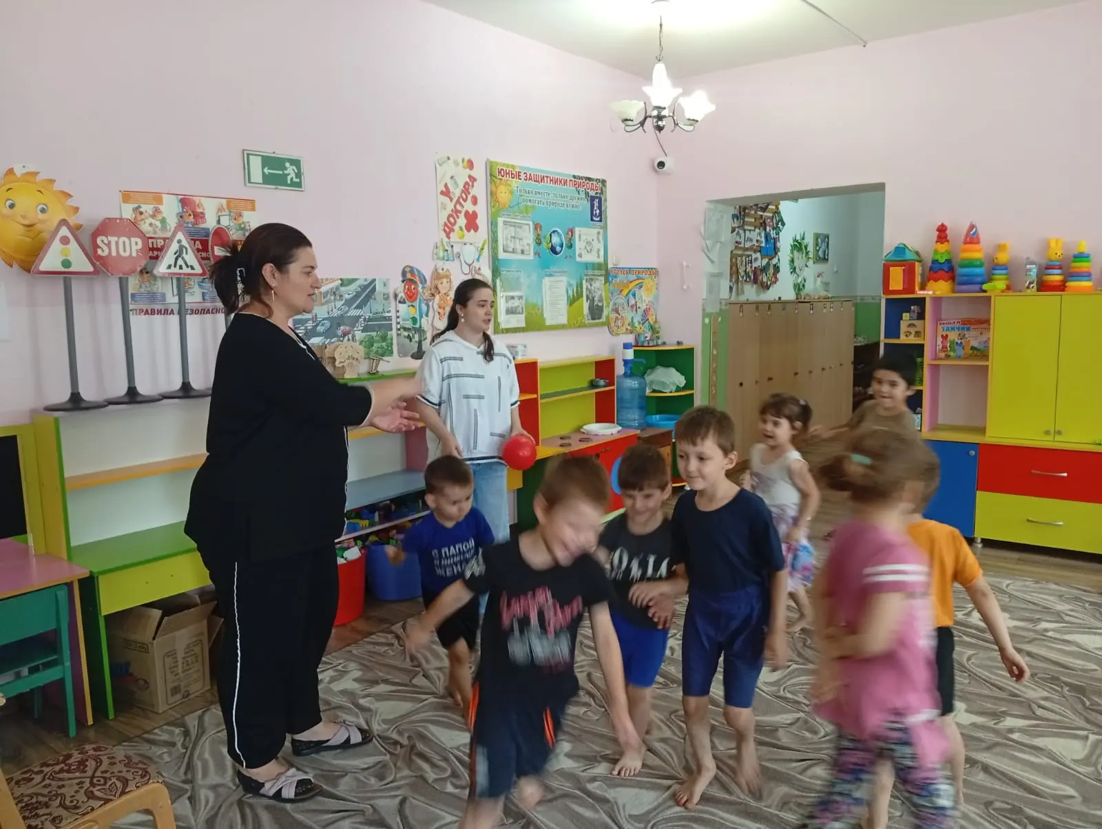 Групповые занятия с детьми младшей группы в игровом формате :