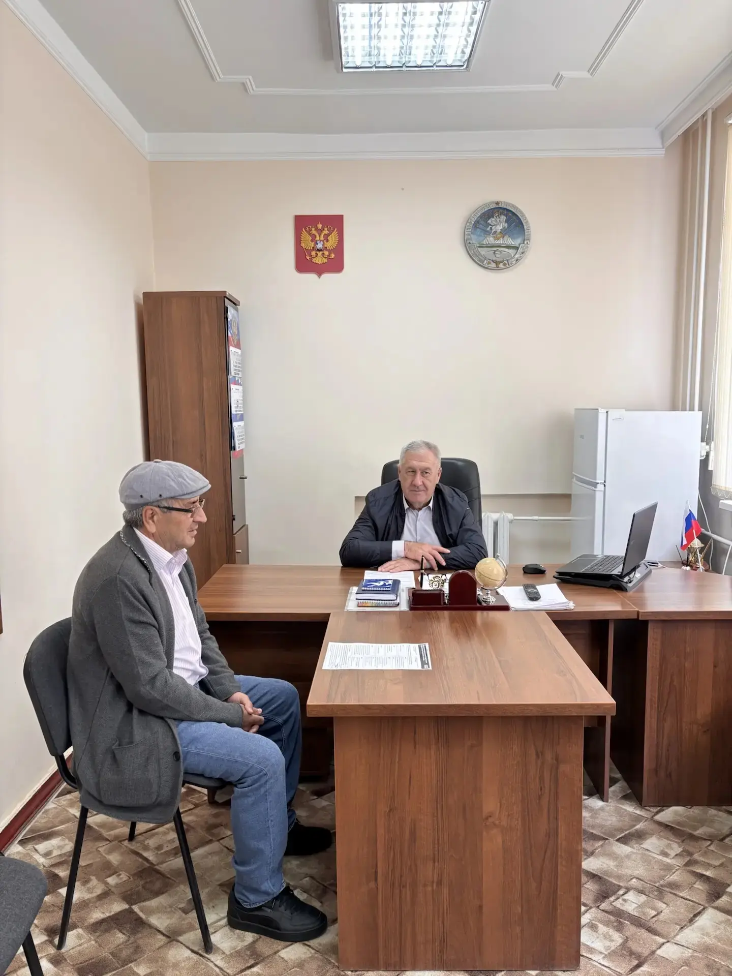 Председатель СНД ,руководитель фракции ВПП «Единая Россия» в СНД А.Меретуков, провел рабочую встречу