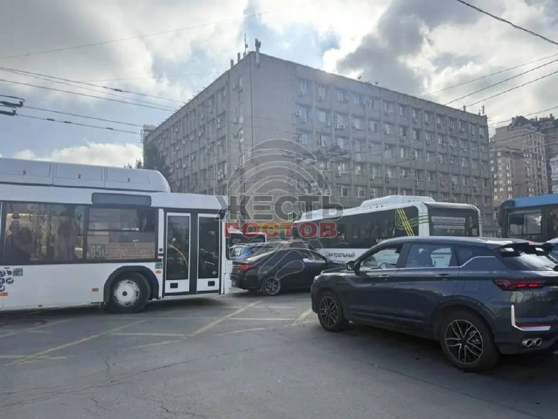 ⚡️ Ростов встал в семибалльных пробках после массовых отключений света