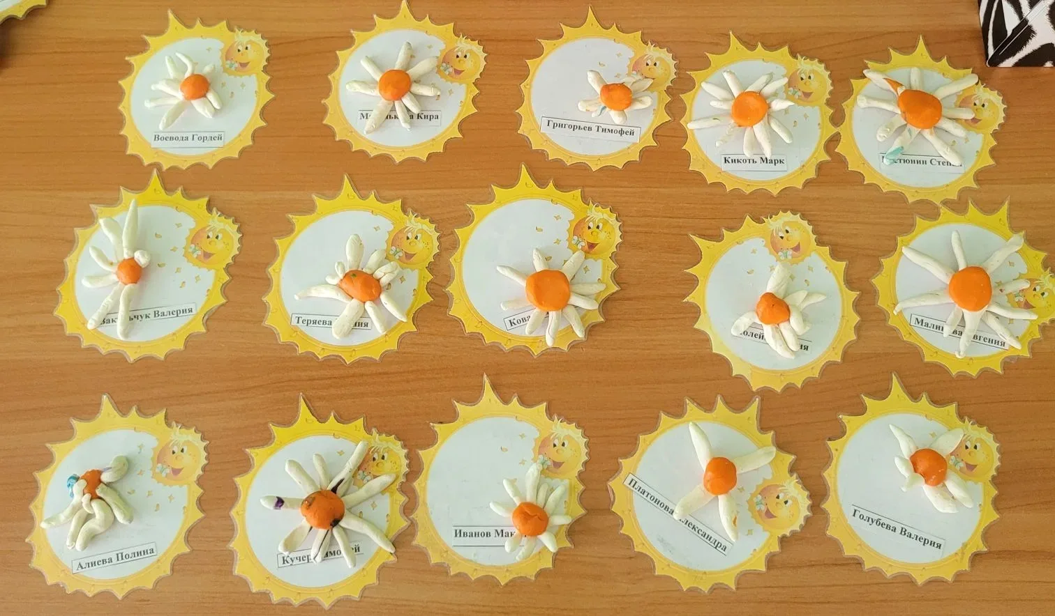 🌼 Наши маленькие мастера: лепим ромашки! 🌼