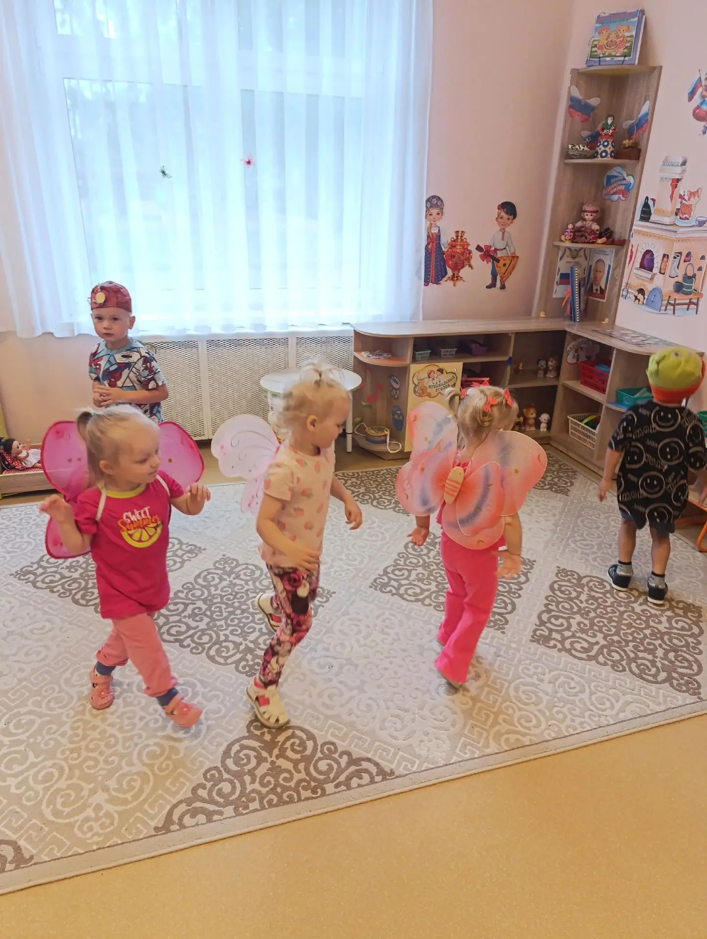 Ребята из группы "Звёздочки" развивали  познавательный интерес к природе и учились  бер...