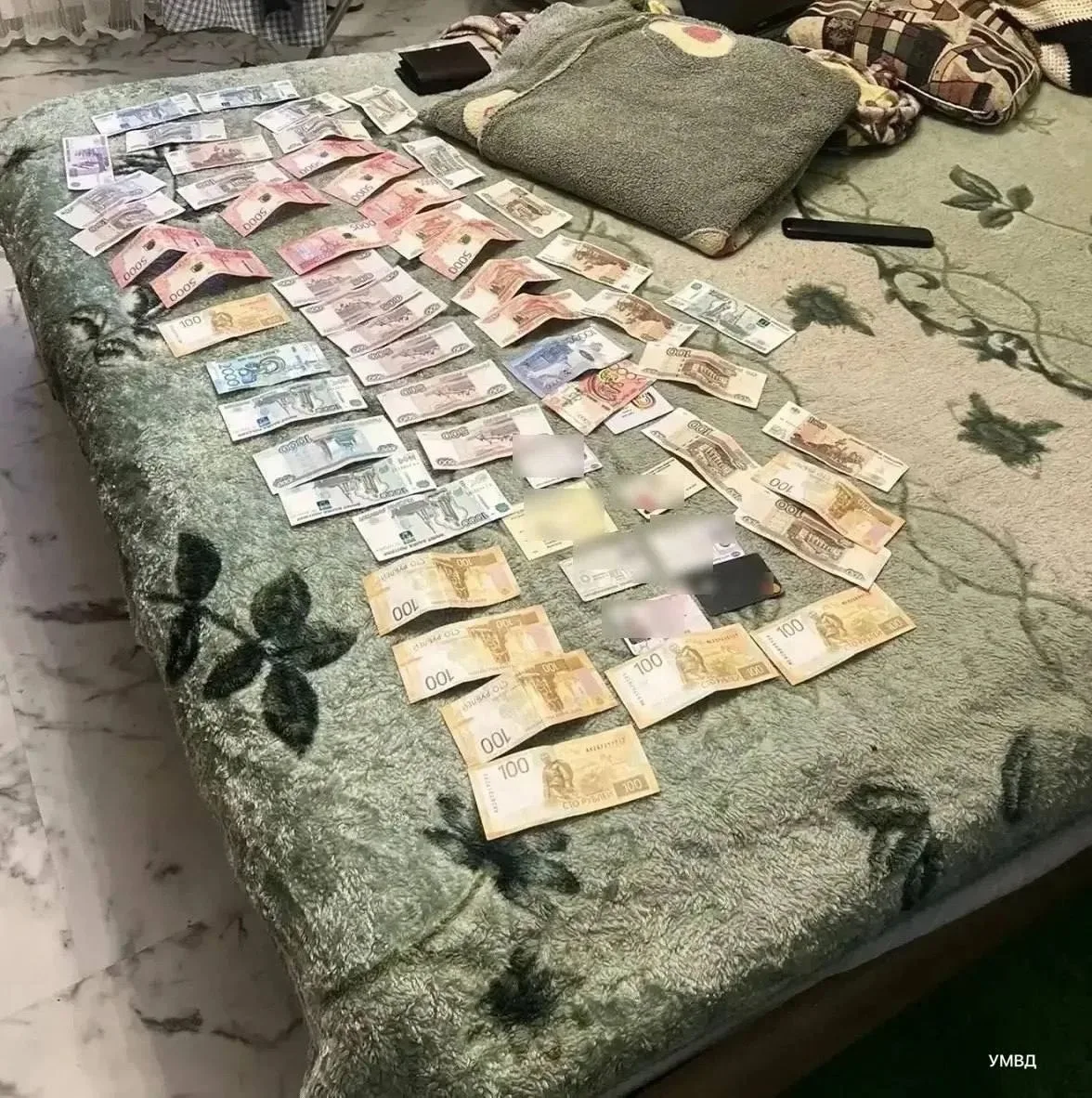 ​💵 Мужчина похитил забытое в такси портмоне с деньгами и документами в Оренбургском ра...