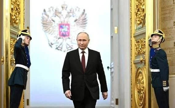 Руководить страной - это ответственность, которую не поставишь на паузу даже в свой ден...