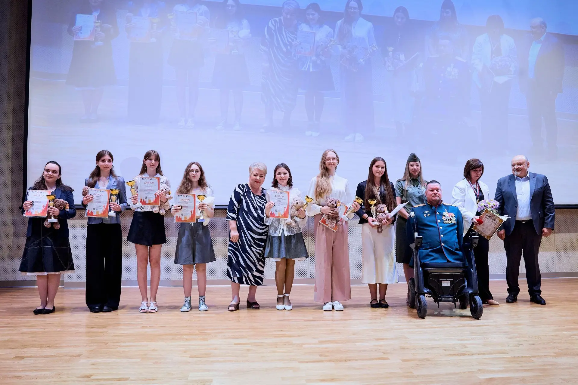 🏆Награждение лауреатов школьной премии «Виват» прошло в Троицке  В гимназии им. Н. В. Пушкова прошла