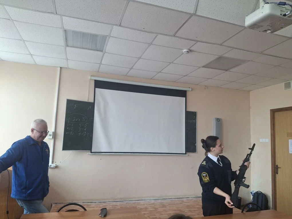 🇷🇺 В ИНСТИТУТЕ "МОРСКАЯ АКАДЕМИЯ" СТАРТОВАЛО ЗНАКОМСТВО КУРСАНТОВ С ДОСААФ: ТЕОРИЯ МУЖЕСТВА И ПРАКТИ