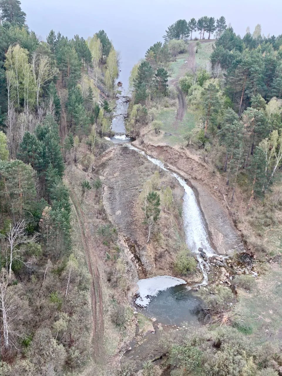 💦Глубокинский водопад с высоты птичьего полёта   Небольшой, но очень живописный водопад находится ря