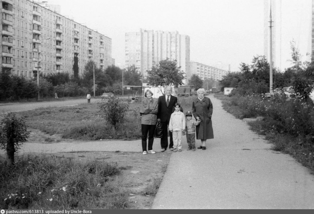 Вид на улицу 800-летия Москвы от д.18 в сторону Дубнинской улицы

#СедоеДегунино

Читай главный кана