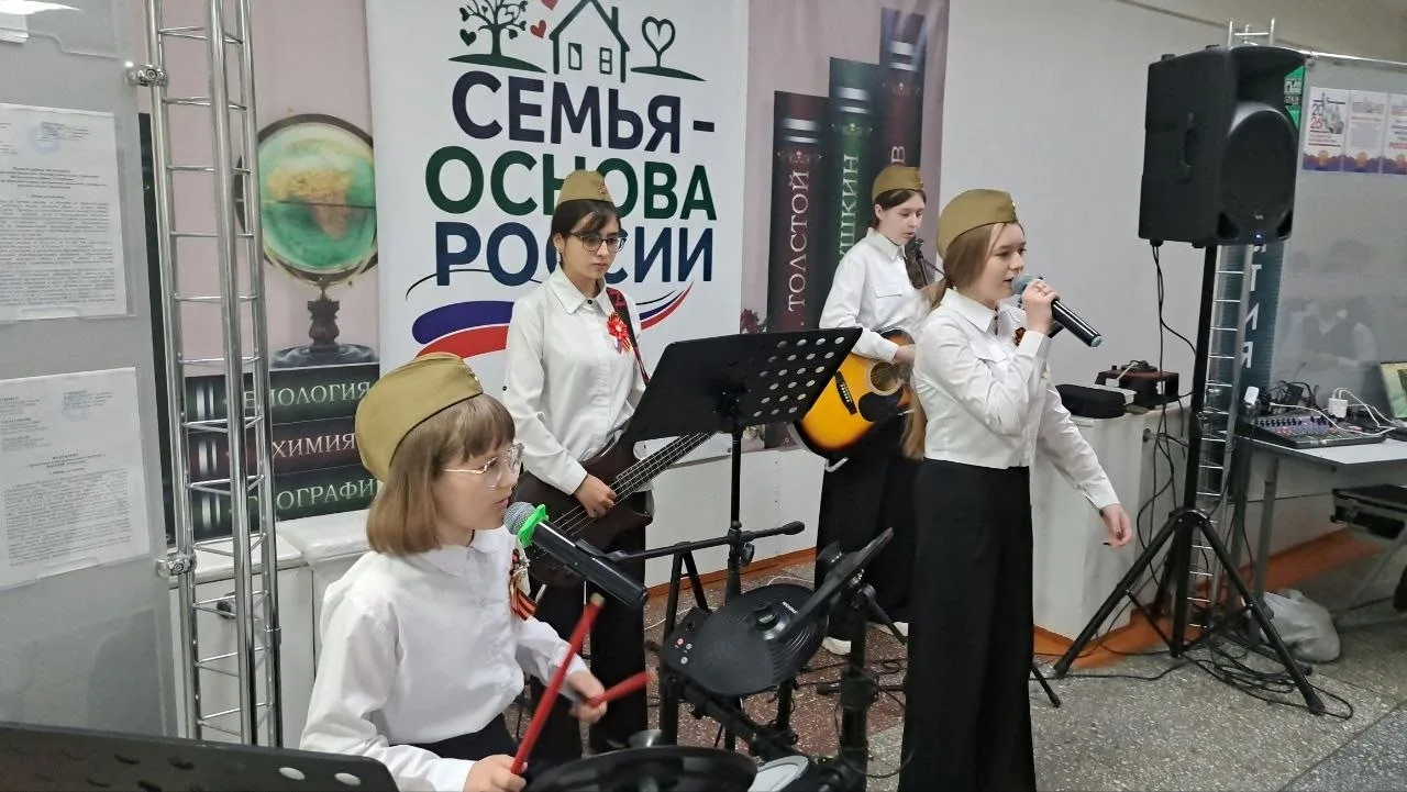 В преддверии «Дня Победы» в гимназии прошли творческие перемены.🎉🎉🎉

Ребята, под руководством пед