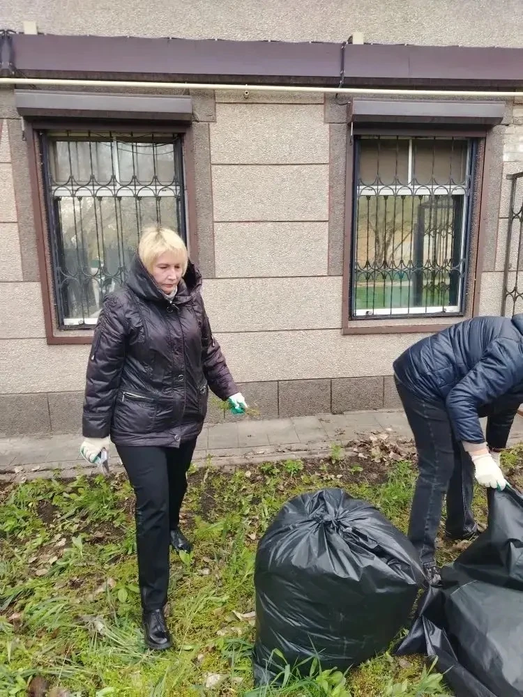 ДШИ им. Я.Д. Минченкова продолжает субботник, 16 апреля была убрана территория ДК им. Г...