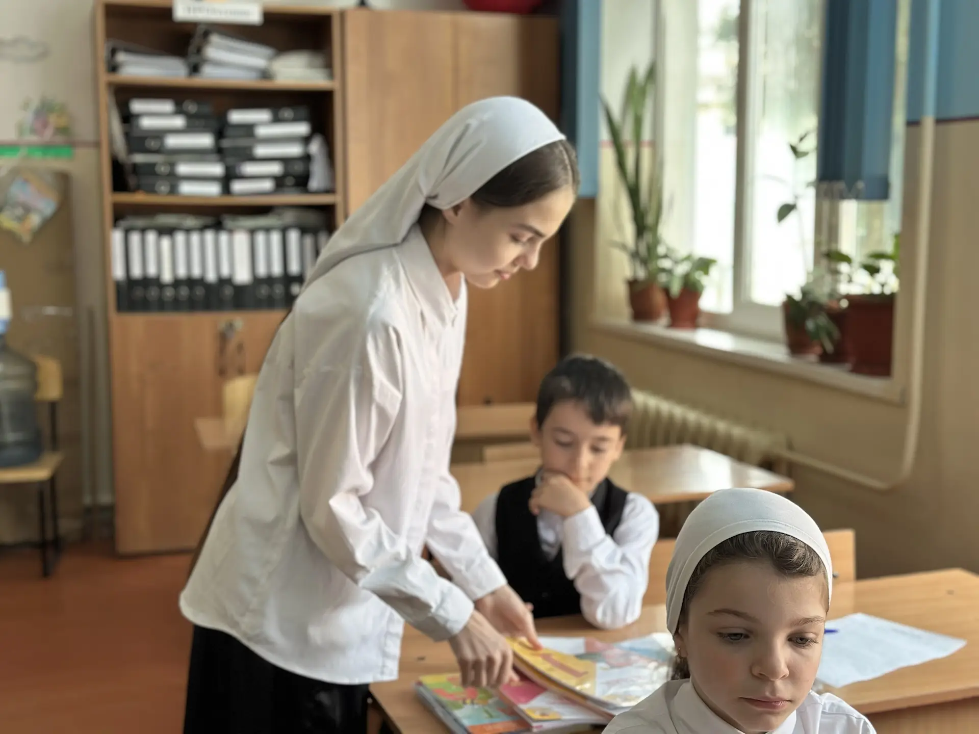 В МБОУ «ООШ с. Чири-юрт» прошёл рейд по проверке учебников у учащихся первых классов. Ц...