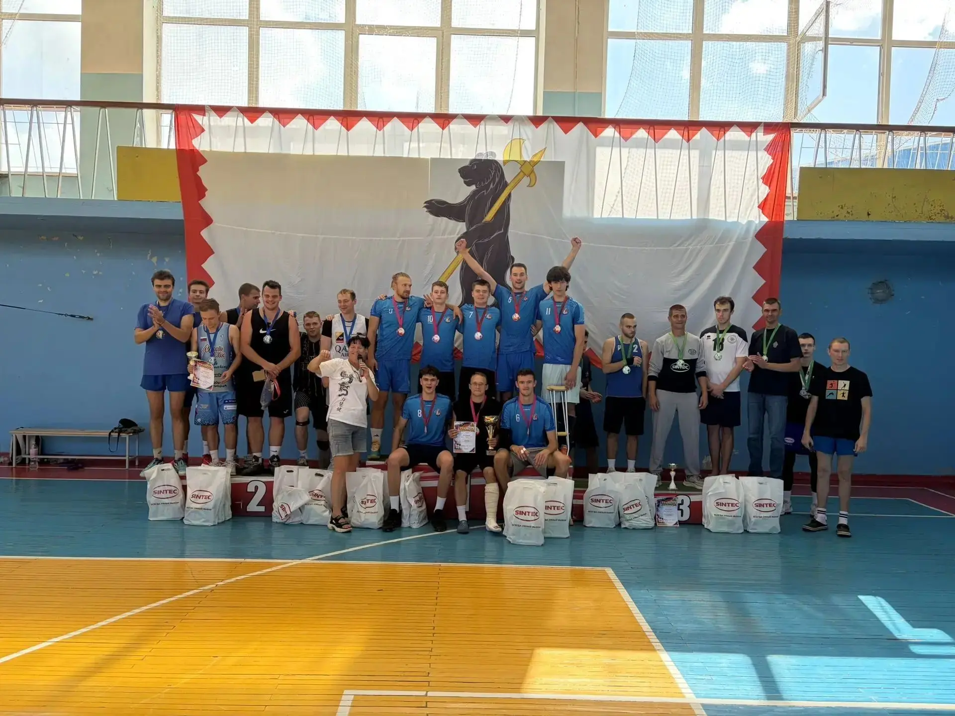 Волейбольный турнир к Дню Физкультурника: 10 команд на 3 площадках 🏐🎉
