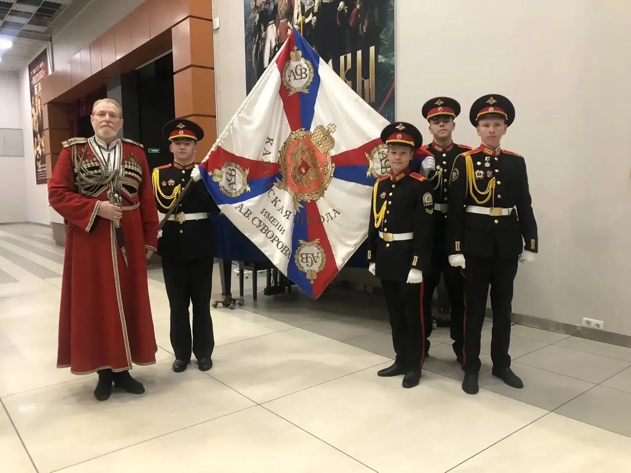 🇷🇺🛫 Сейчас кадеты Пермского кадетского корпуса вместе с педагогом, руководителем школьного музея 