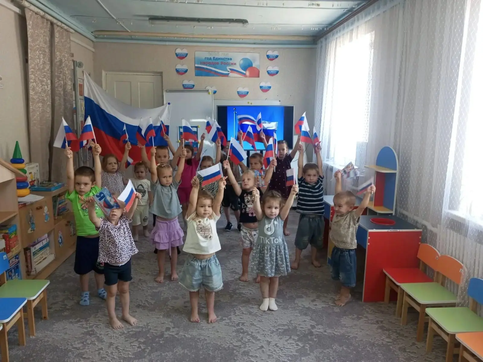 В рамках празднования Дня Государственного флага Российской Федерации в детском саду  п...