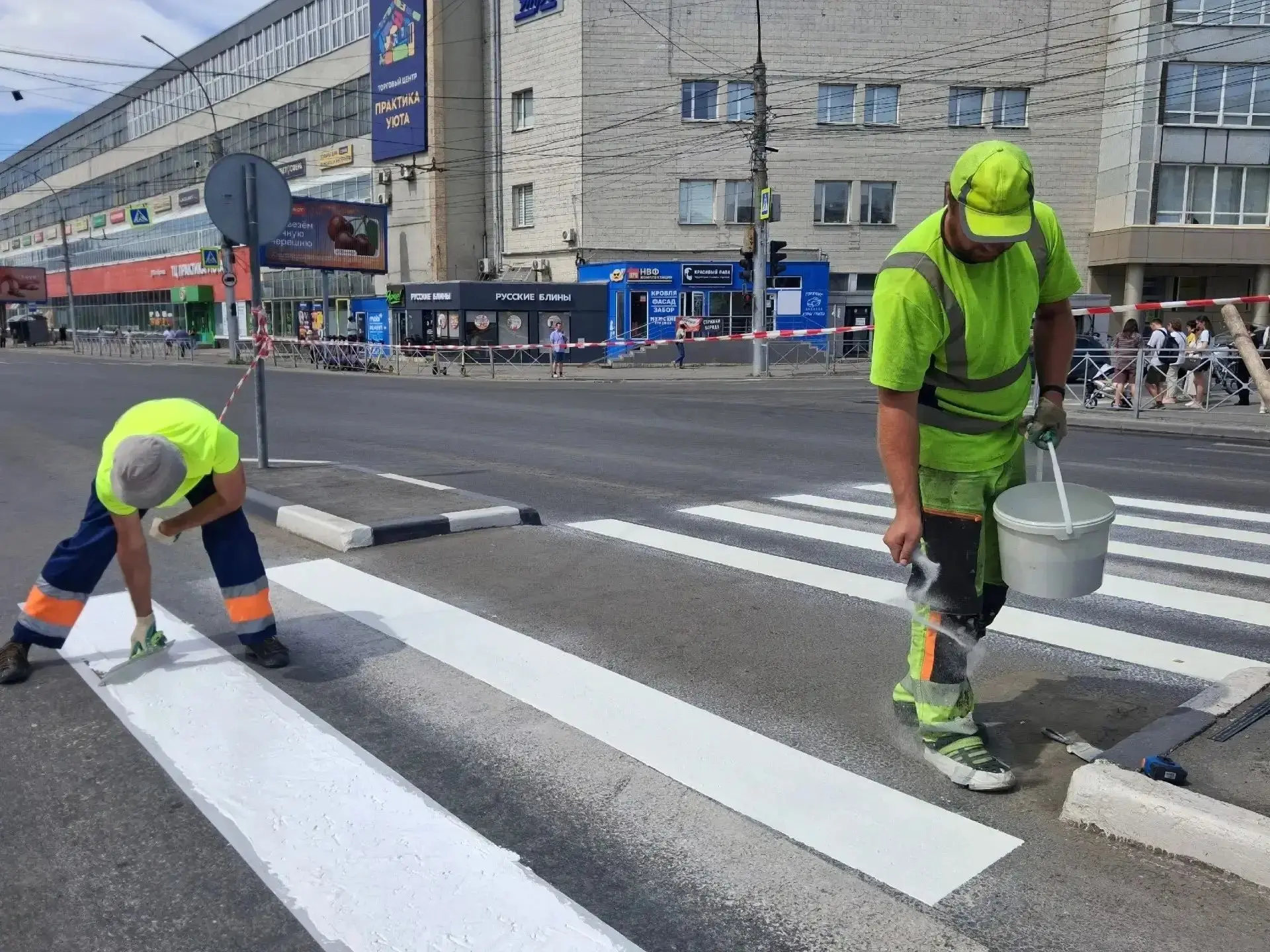 На дороги города наносят сверхпрочную разметку