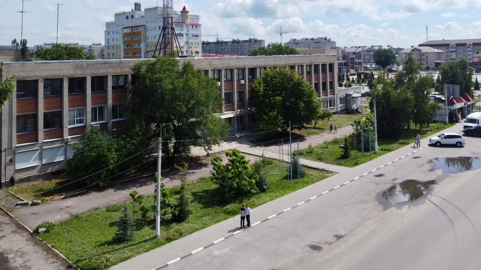 Сегодня Почтовый сквер - настоящий центр притяжения для вечерних прогулок павловчан, но...