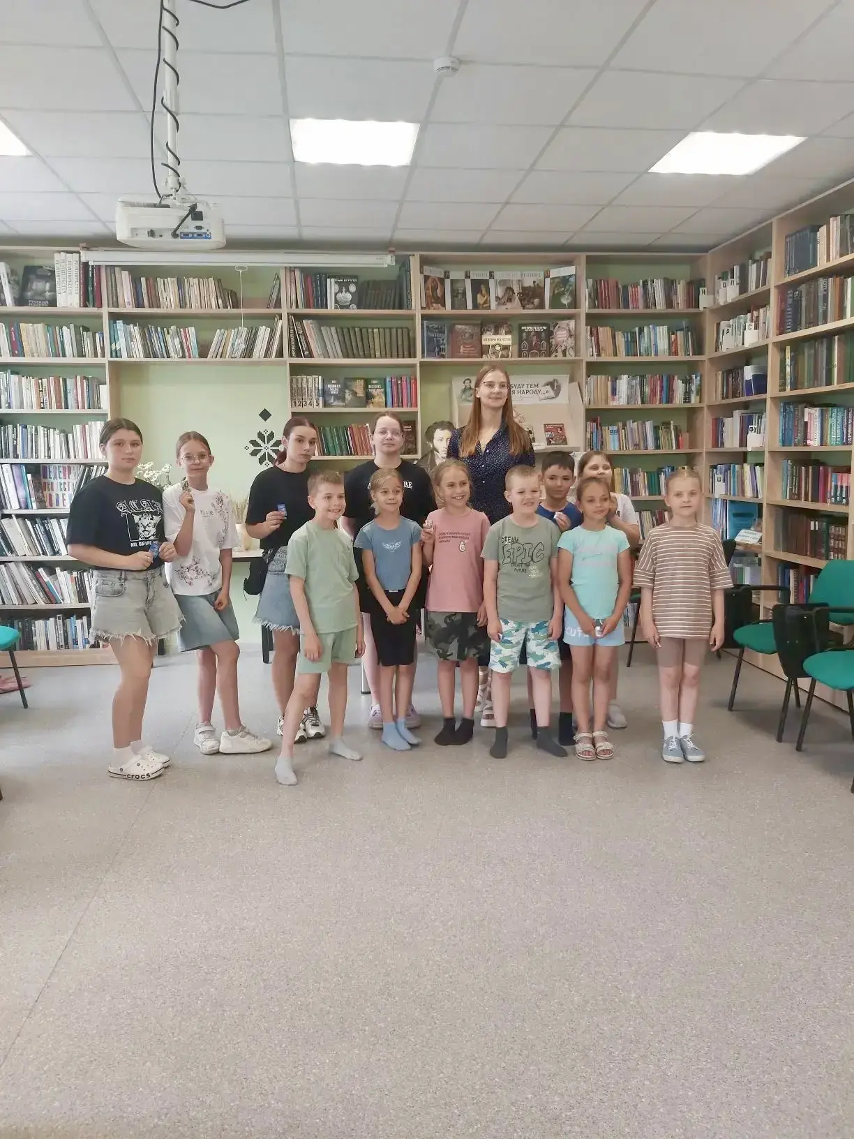 🎉 Прогулка по городу профессий: квест для лагеря «Радуга» в нашей библиотеке! 🎉Сегодн...
