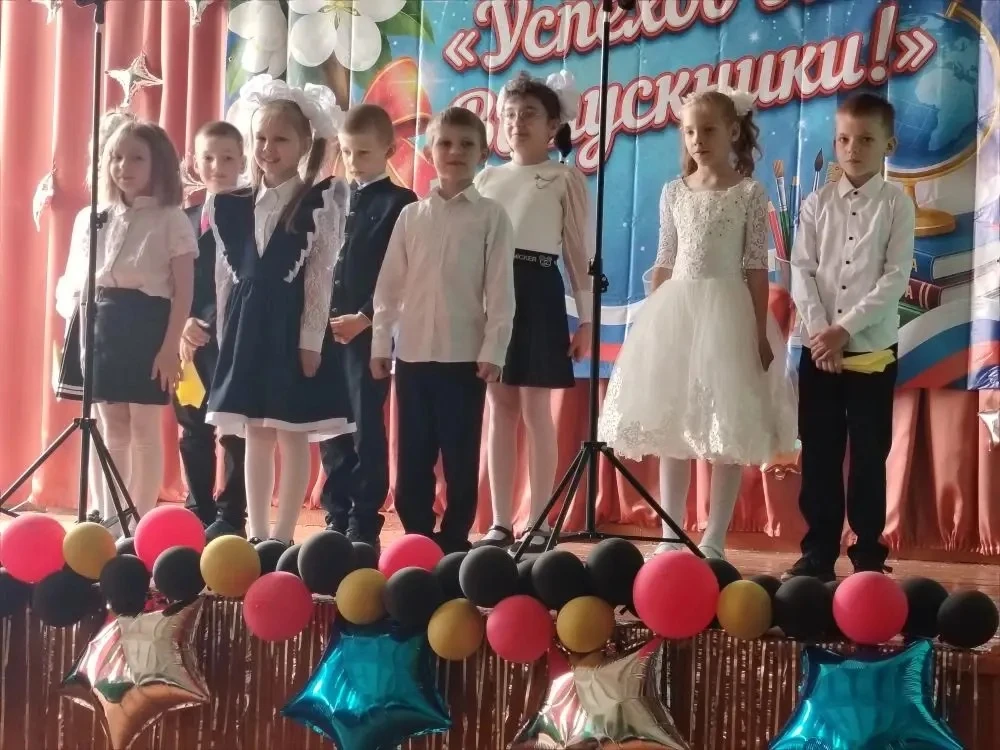 Традиция «Самолётик будущего» к Последнему звонку.