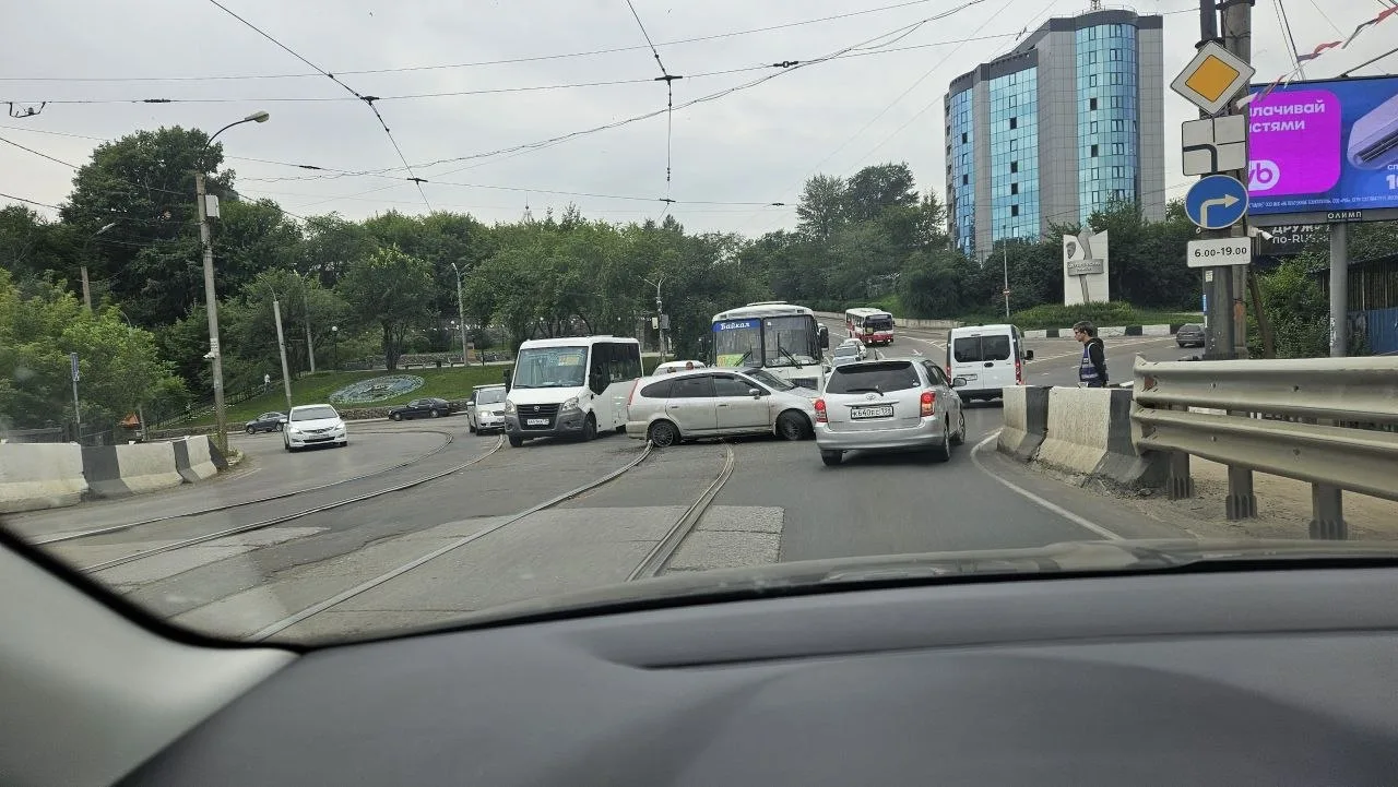 #дтп Как? Въезд на мост.



👉🏼 Подпишись