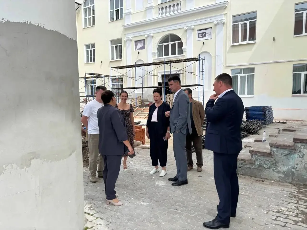 Городской Дворец культуры в Канаше с рабочим визитом посетили представители Минкультуры...
