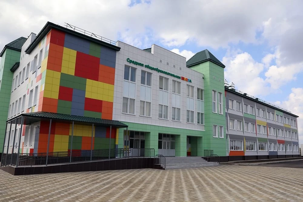 🏫 НОВАЯ ШКОЛА В БОЛЬШОМ ХОМУТЦЕ ЖДЁТ СВОИХ ГЕРОЕВ!