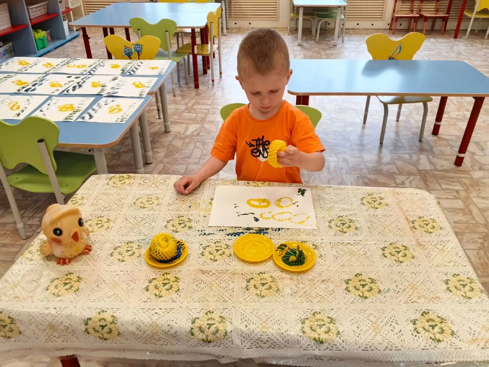 🐥 Ох уж эта птичья жизнь! Кто сказал, что у малышей мало забот? Только посмотрите на этого пушистог