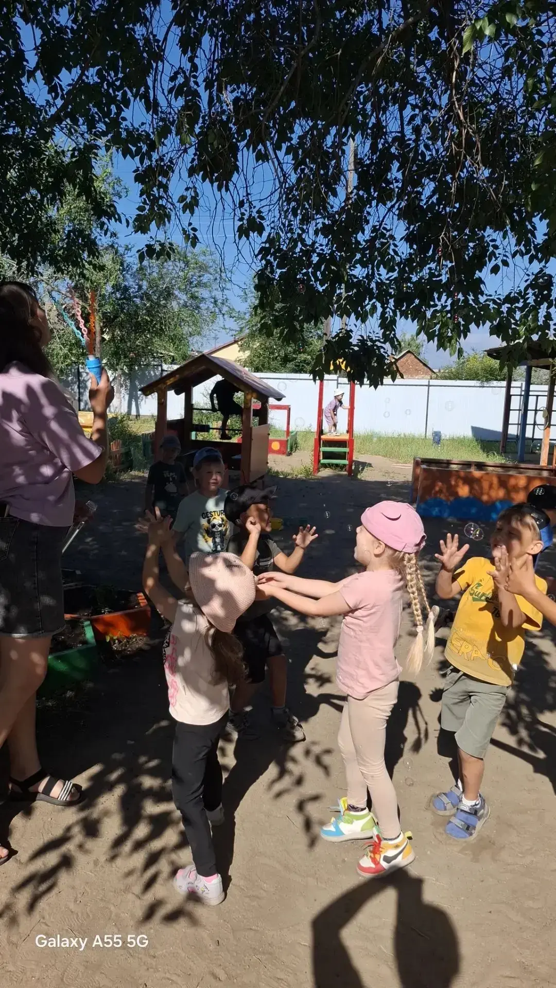 🧼 📢Волшебство мыльных пузырей в нашем саду!
В группе «Радуга» прошло настоящее волшебное занятие-р
