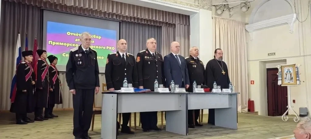 Сегодня в округе проходит отчетный сбор,  на котором атаман районного казачьего общества подводит ит