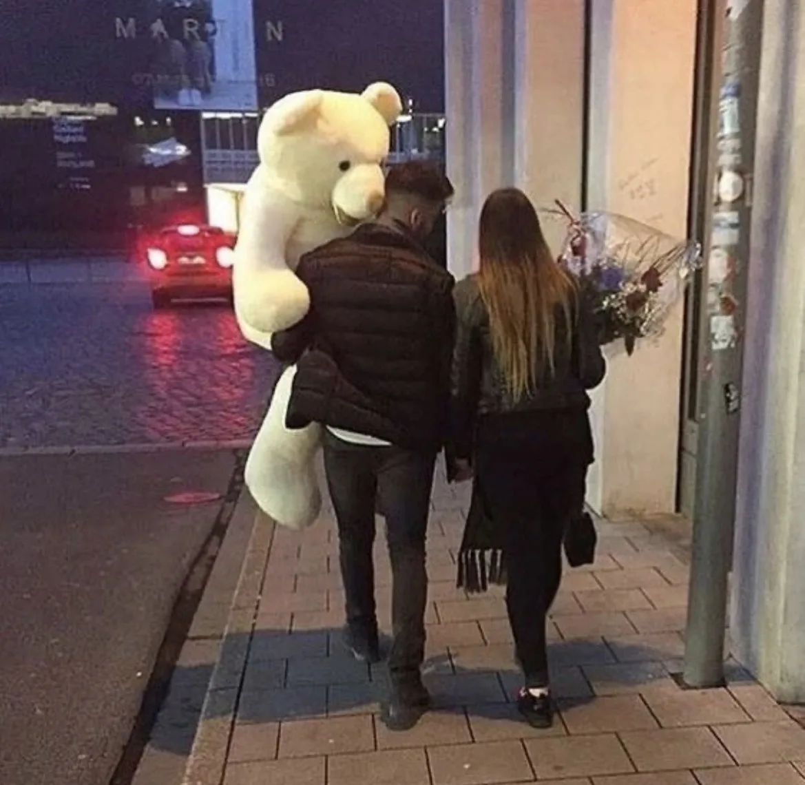 📋 Королева в ночи.