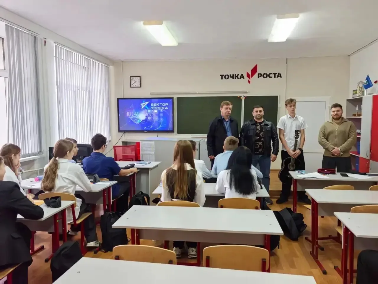 Наставнический проект «Мост в будущее» помог исполнить мечту школьника из Азовского района