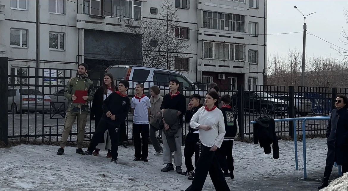 🚀 Скорость, тактика, победа: «Зарница» для 7-8 классов!  В пятницу на территории нашей школы было по