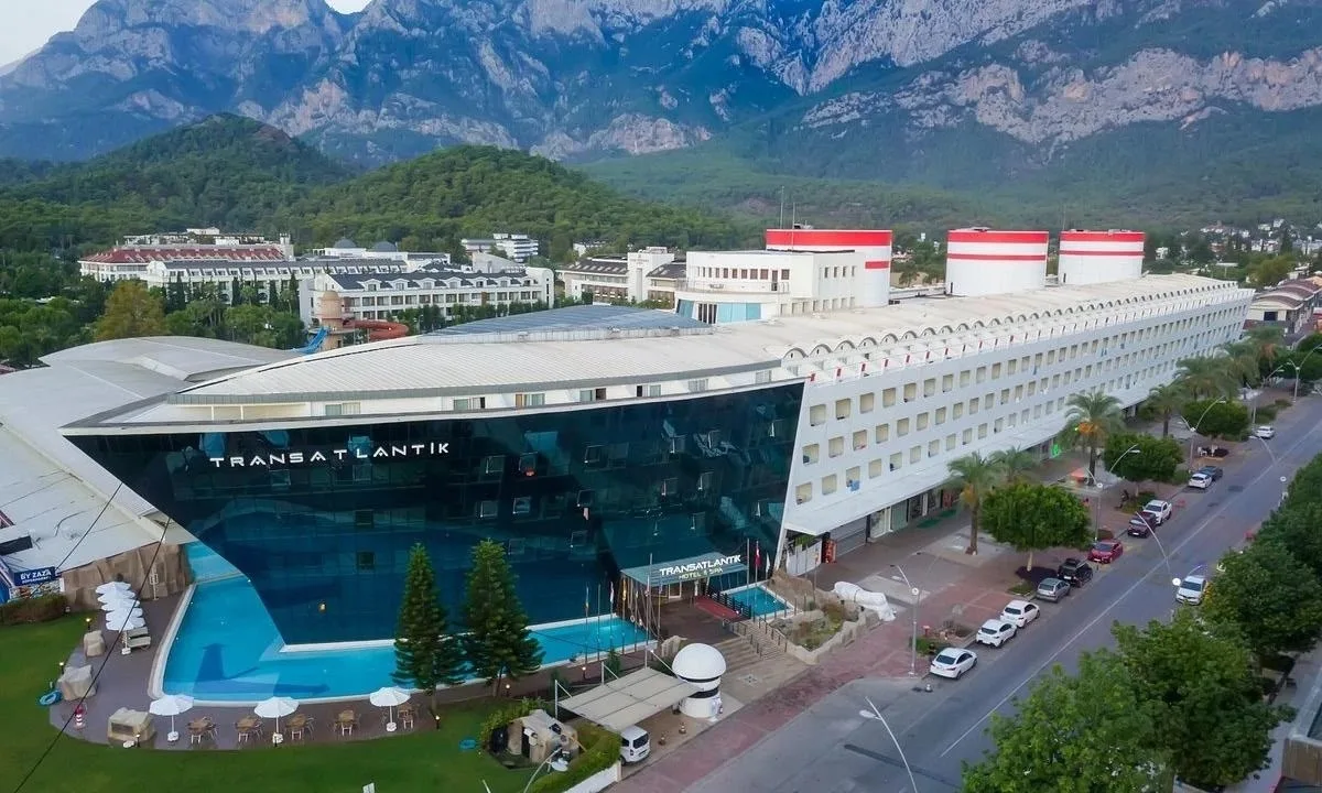 Transatlantik Hotel & Spa — это пятизвёздочный отельный комплекс в турецком посёлке Гёй...