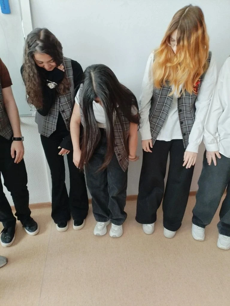 В рамках недели психологии в 9 "Г" 17 апреля прошёл классный час «Общение без конфликтов: анализ сит
