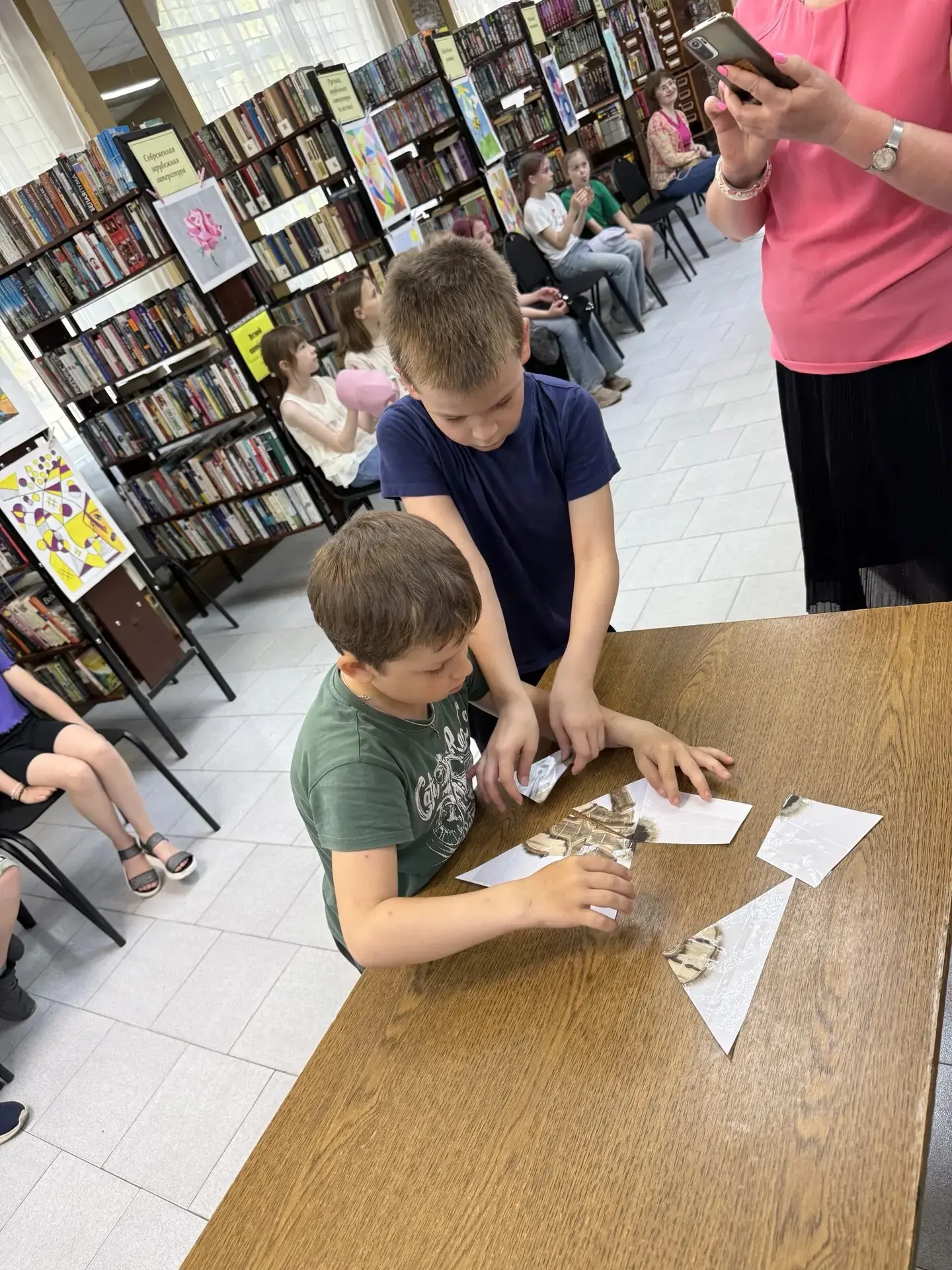 📚📚📚Путешествие по России, не выходя из библиотеки!

На днях наши ребята с большим интересом посет