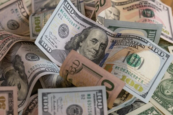 ⚡️Доллар неожиданно рухнул до 75₽, хотя еще вчера он стоил 80₽.