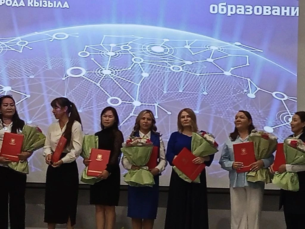 Сегодня в нашем коллективе знаменательное событие. Наши замечательные сотрудники, Ксени...