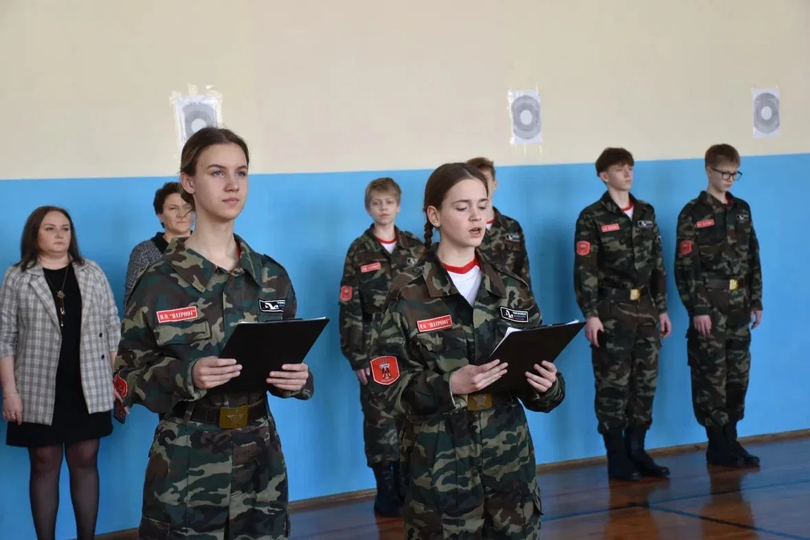 В школе прошел отборочный этап военно-патриотической игры «Зарница 2.0» 🇷🇺  Наши ребята состязались 
