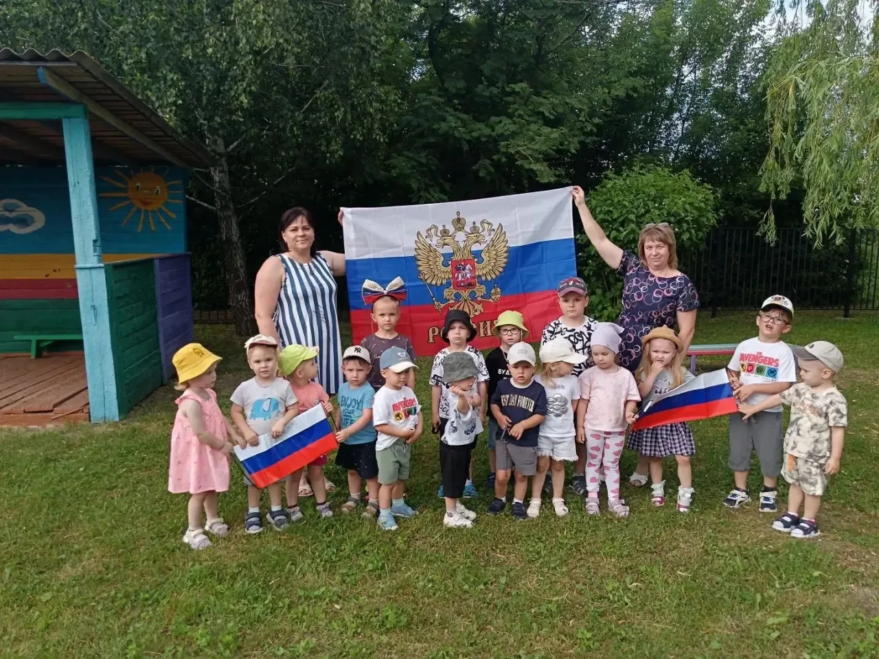 В преддверии праздника "День России"  🇷🇺 в Полянском детском саду прошёл  тематический день. 
Цель