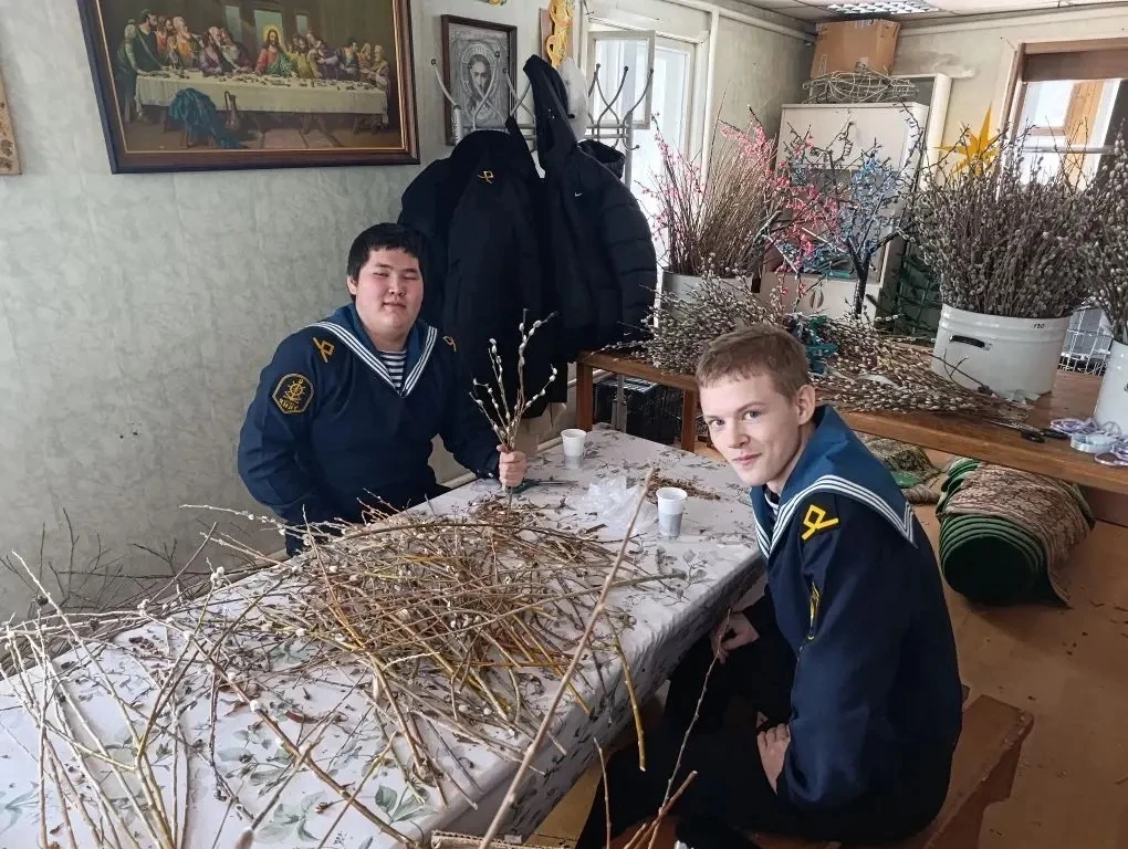 КАК ДЛЯ ВЕРБНОГО ВОСКРЕСЕНЬЯ.  ...Полопаются почки, Облитые смолой И аромат весенний  Поднимет настр