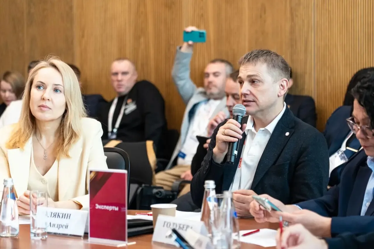 Новые решения для регионов: в «Сенеже» прошла защита проектов муниципальных команд  Выпускники треть