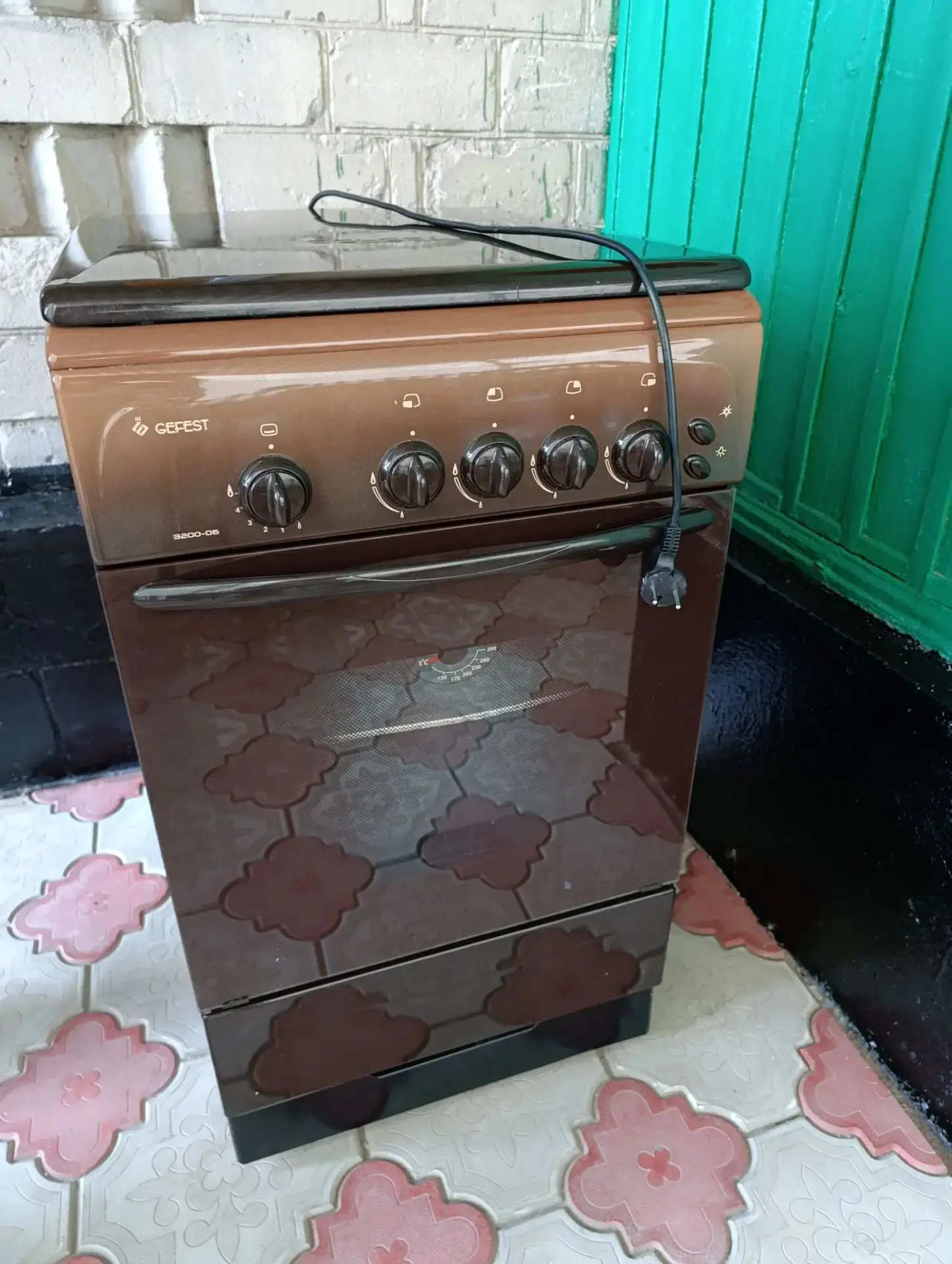 Продам! Газовая печь в отличном рабочем состоянии, продажа из-за ненадобности. Макеевка...