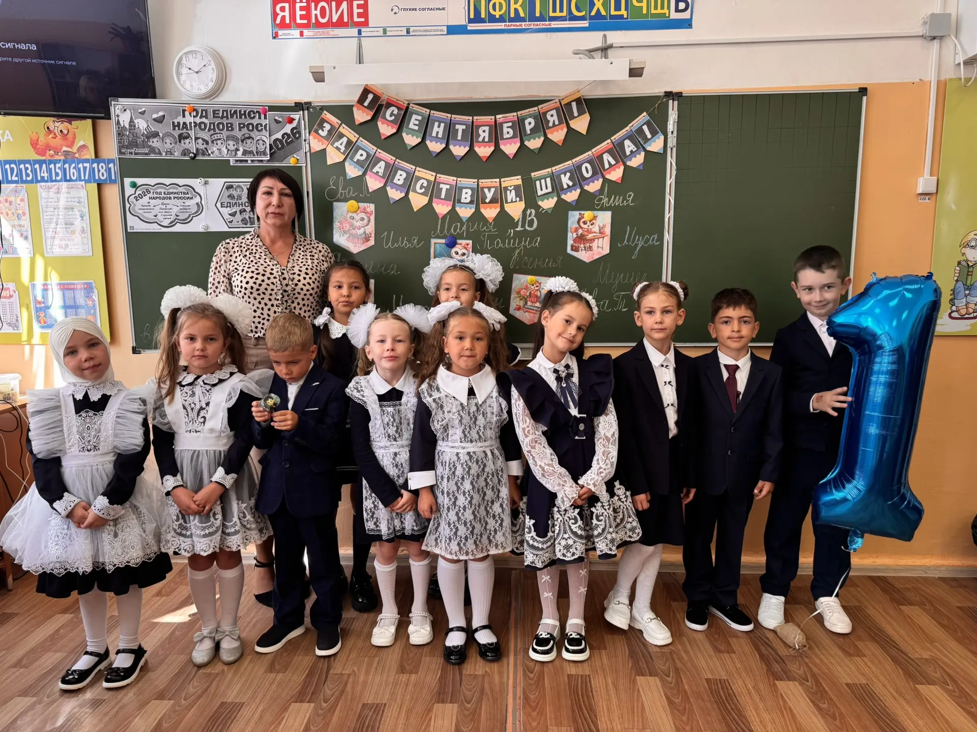 🎓Сегодня в нашей школе прошла торжественная линейка, посвященная Дню Знаний.