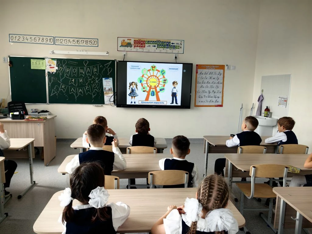 Сегодня у ребят 1 «И» прошло прощание с первым классом. На занятии провели викторину. Ребята  за год