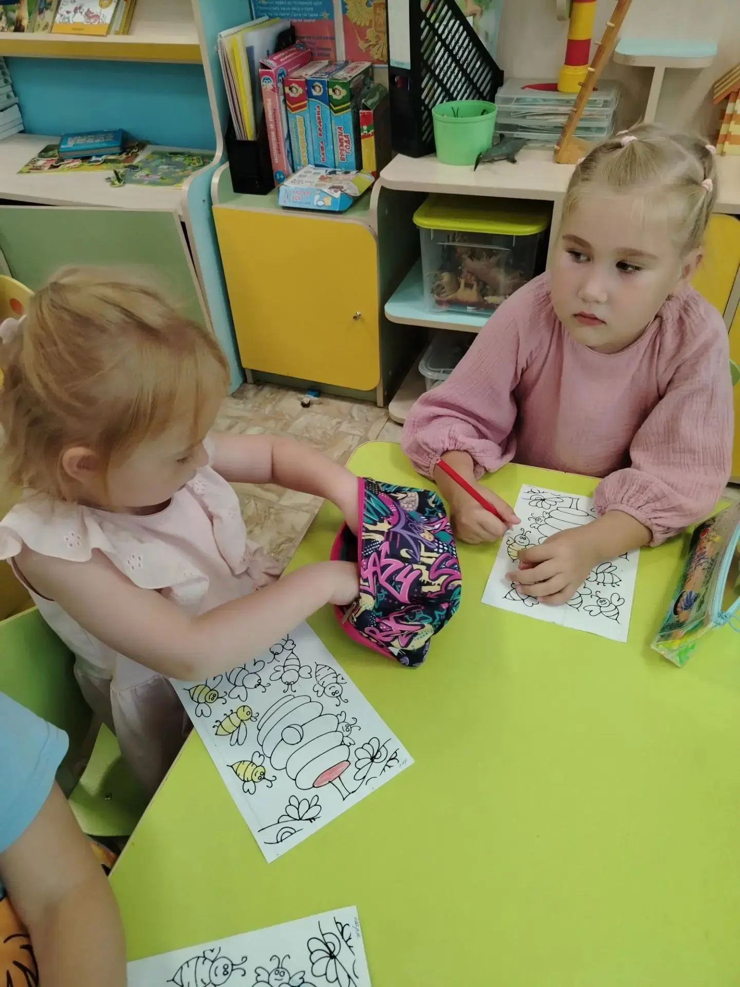 🌺🐝Во второй младшей Б группе  "Любознайки" прошел увлекательный тематический день, посвященный Дню