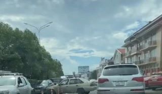 На Авиационной в Адлере водитель Nexia решил развернуться через сплошную и тут же получ...