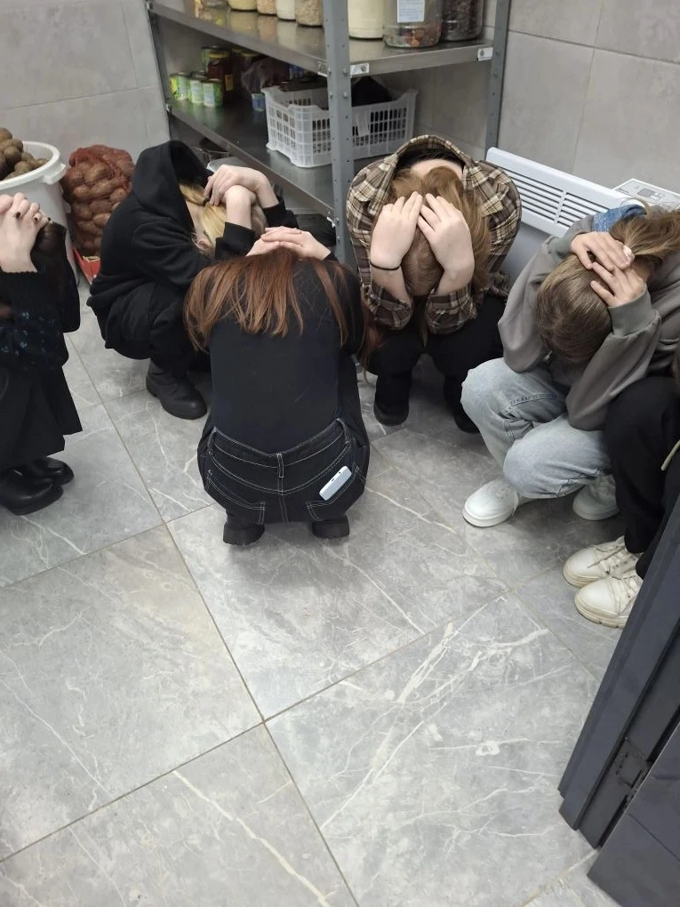 В Каменской школе прошли учения по антитеррористической  направленности. Тренировку про...