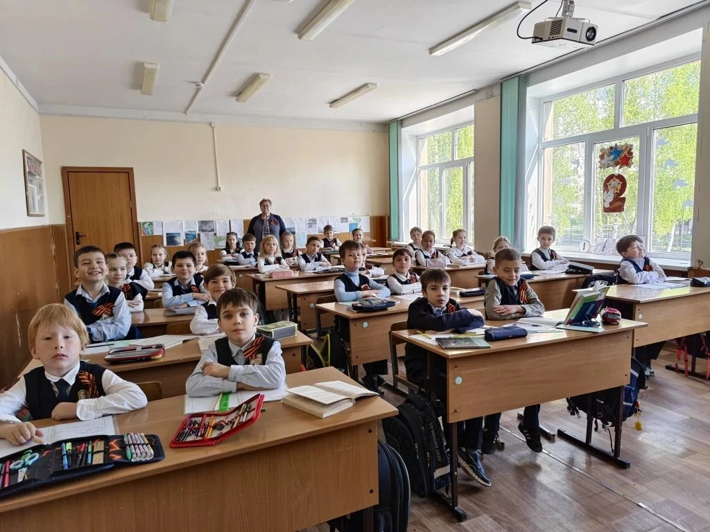 🎗Физико-математический лицей № 93 принимает участие во Всероссийской акции «Георгиевская ленточка». 