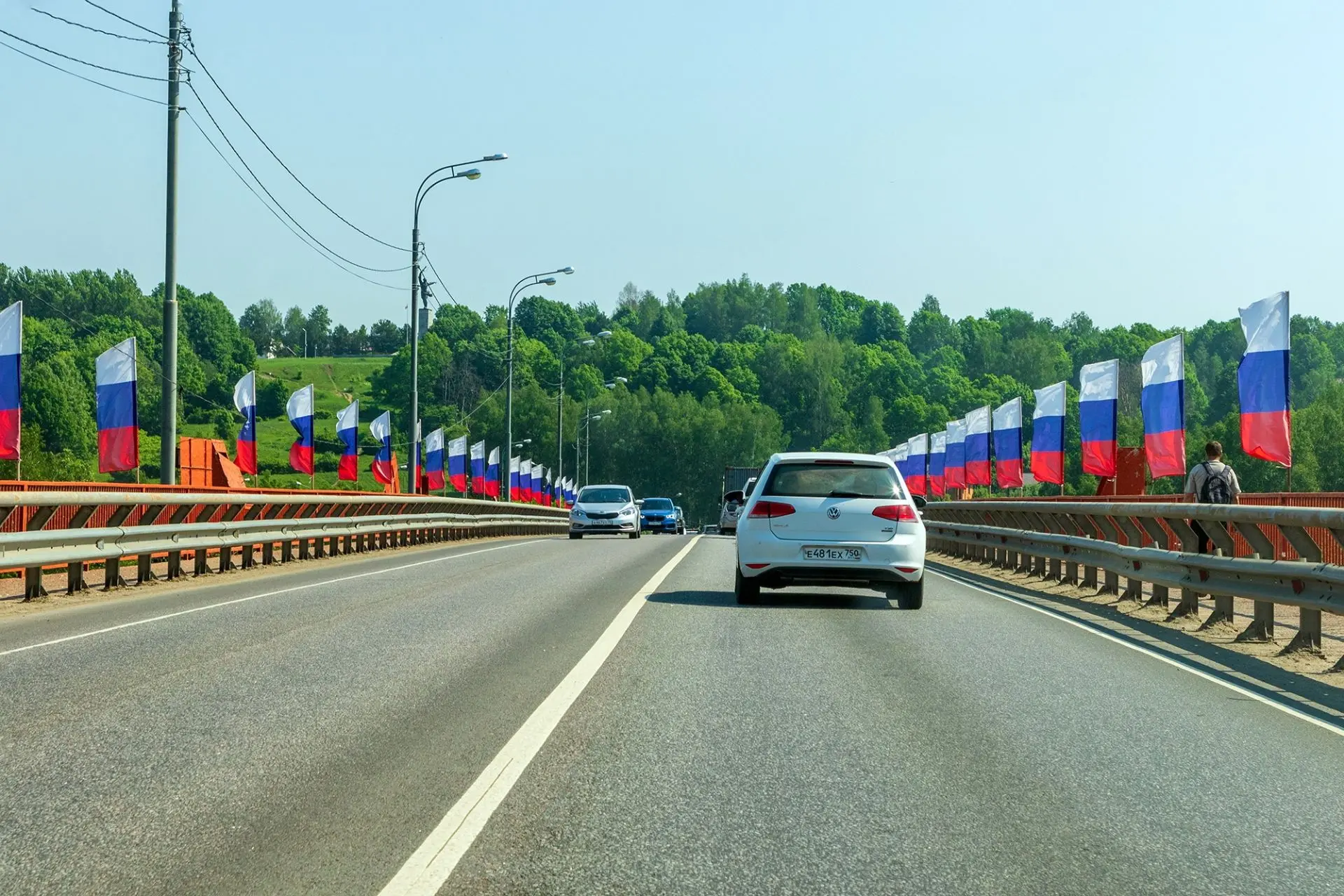 Сегодня в нашей стране отмечается праздник — День России!

До 2002 года он именовался как День приня