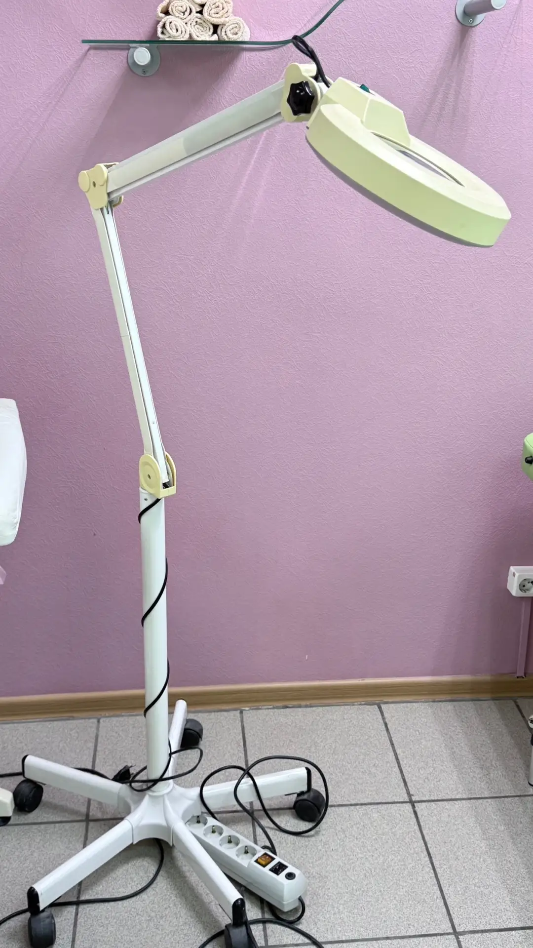 Кушетка 70*190 с регулировкой высоты и подушкой в очень хорошем состоянии - 2000