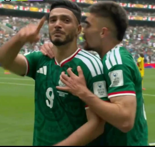 🇲🇽 ОН НАКОНЕЦ-ТО ЗАБИЛ НА ЧМ!

Легендарный мексиканец Рауль Хименес на своем третьем Чемпионате ми